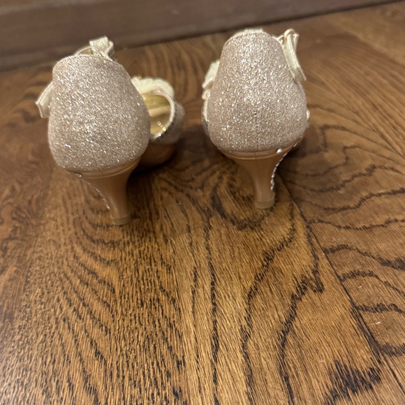 Dream Pairs Glittery Gold Kids Sandals - Picture 3 of 5